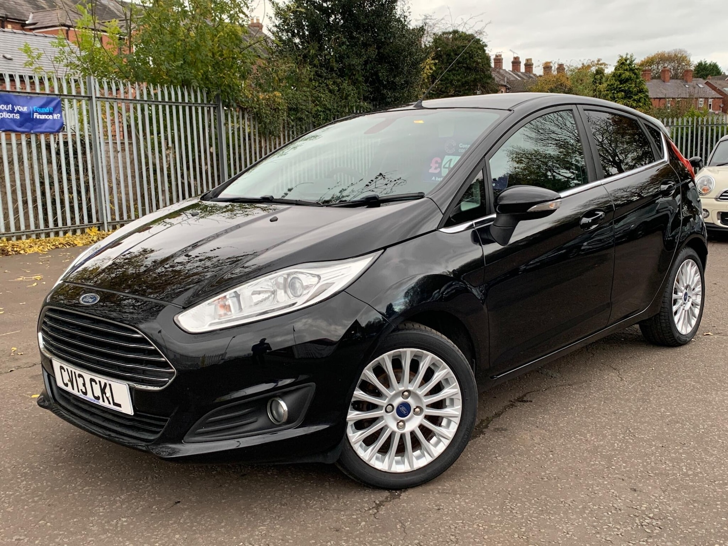 Used Ford Fiesta 2013 for sale - 76572683: Photo 2