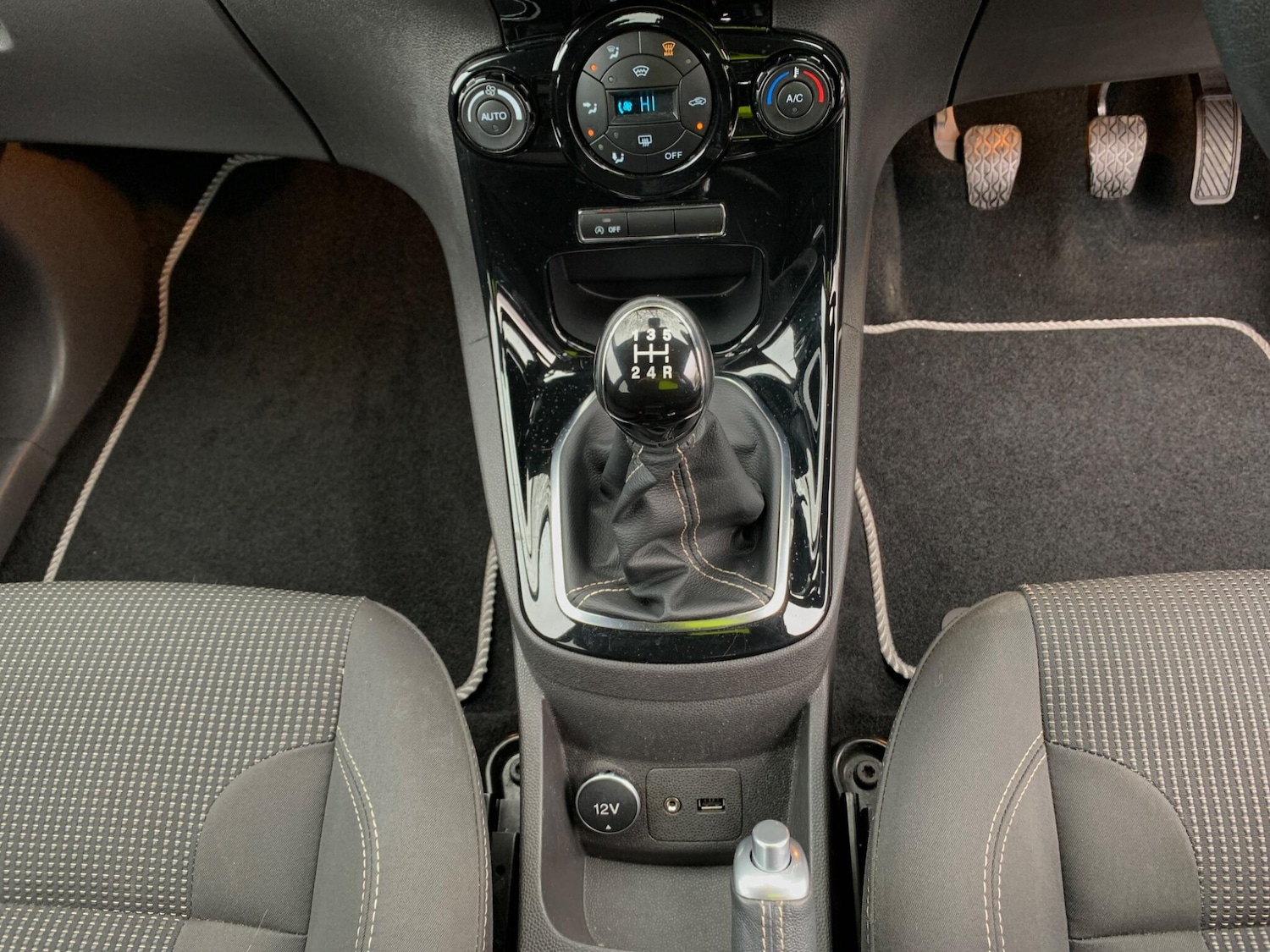 Used Ford Fiesta 2015 for sale - 77510161: Photo 32