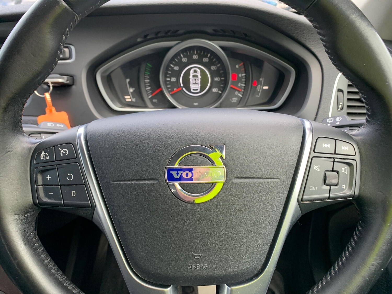 Used Volvo V40 2014 for sale - 77723008: Photo 35