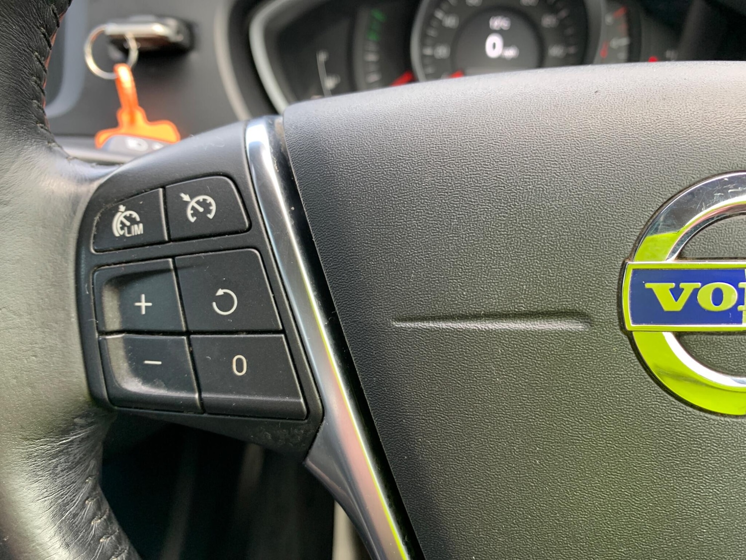 Used Volvo V40 2014 for sale - 77723008: Photo 36