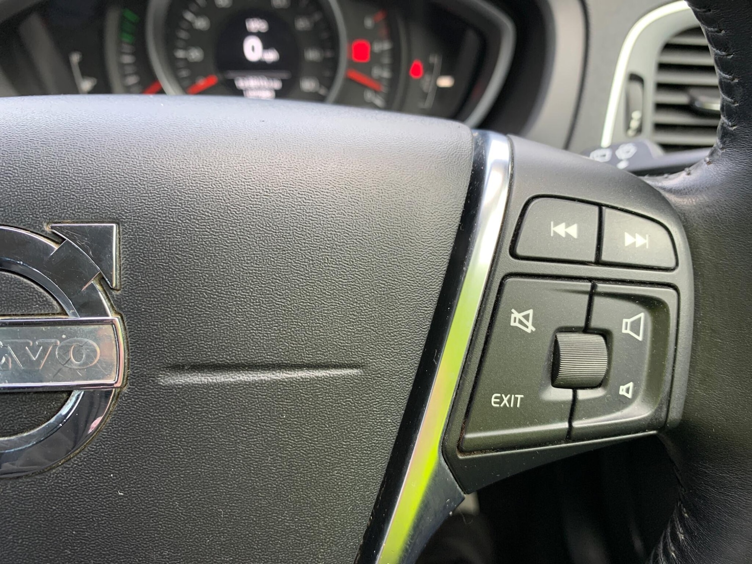 Used Volvo V40 2014 for sale - 77723008: Photo 38