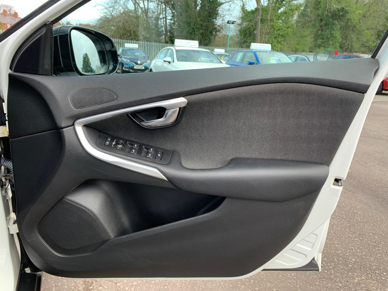 Used Volvo V40 2014 for sale - 77723008: Photo 44