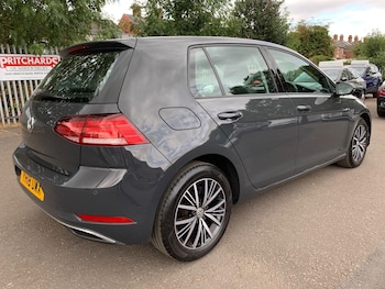 Used Volkswagen Golf 2018 for sale - 79540427: Photo
