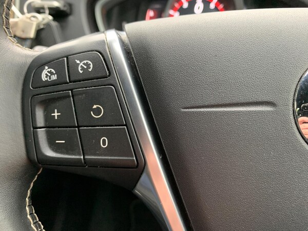 Used Volvo V40 2018 for sale - 76306331: Photo 44