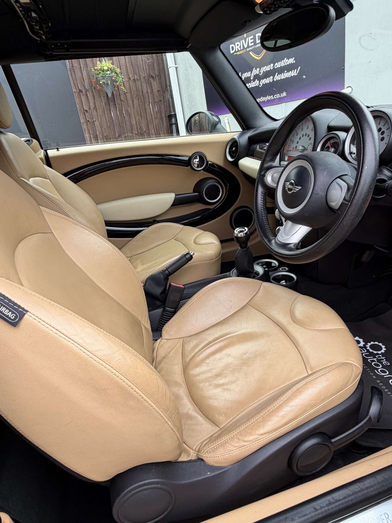 Used MINI Convertible 2010 for sale - 77998545: Photo 10