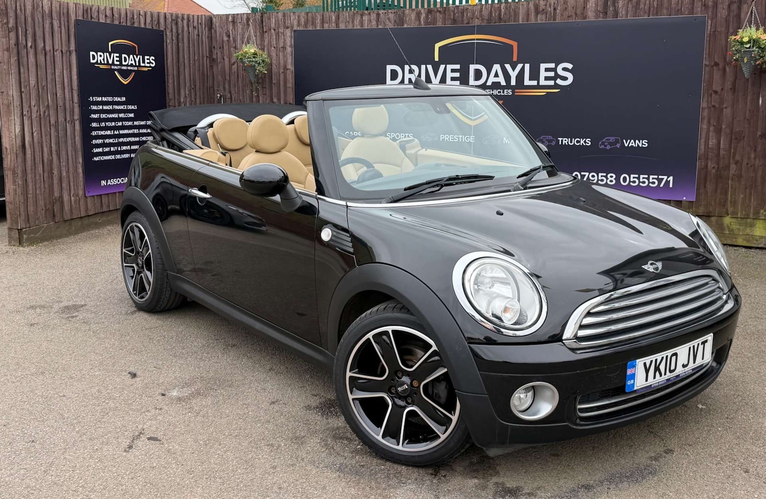 Used MINI Convertible 2010 for sale - 77998545: Photo 15