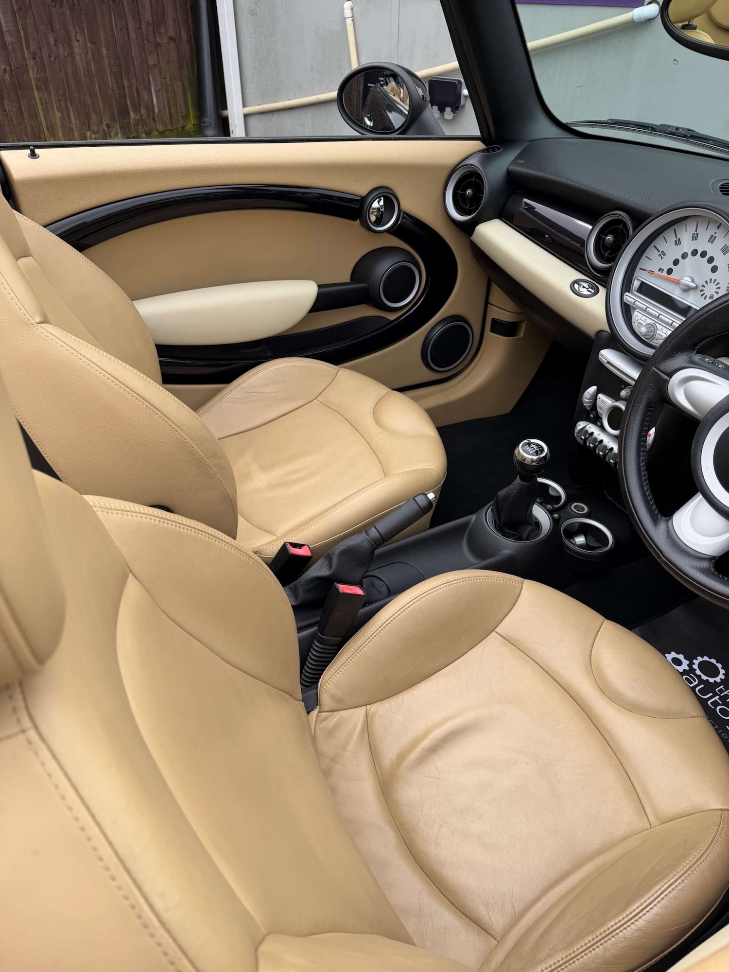 Used MINI Convertible 2010 for sale - 77998545: Photo 19