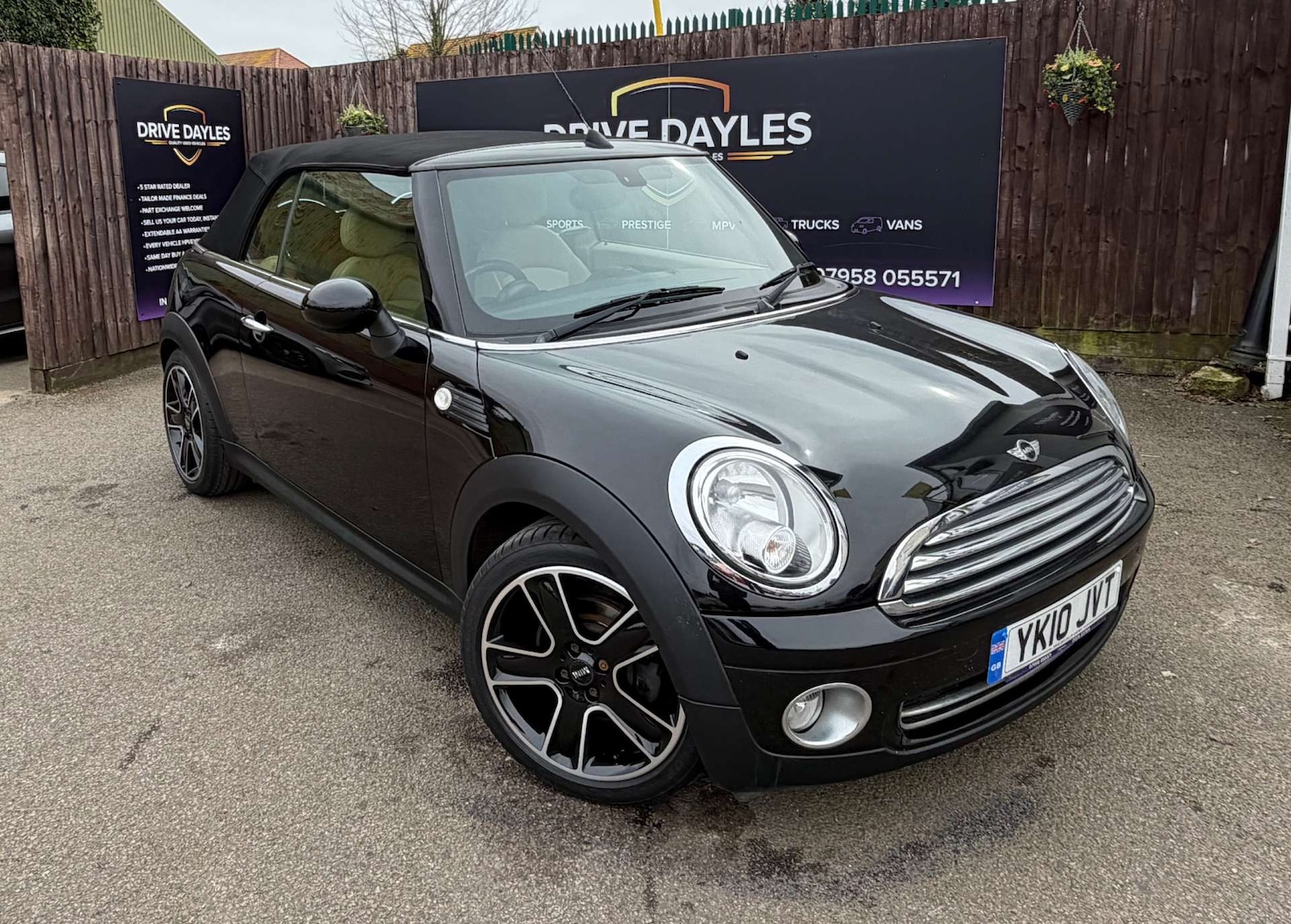 Used MINI Convertible 2010 for sale - 77998545: Photo 2