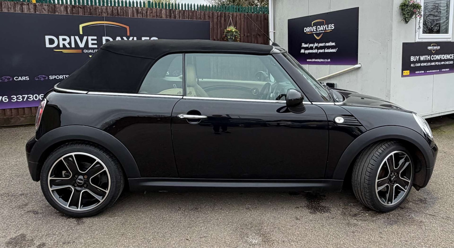 Used MINI Convertible 2010 for sale - 77998545: Photo 3