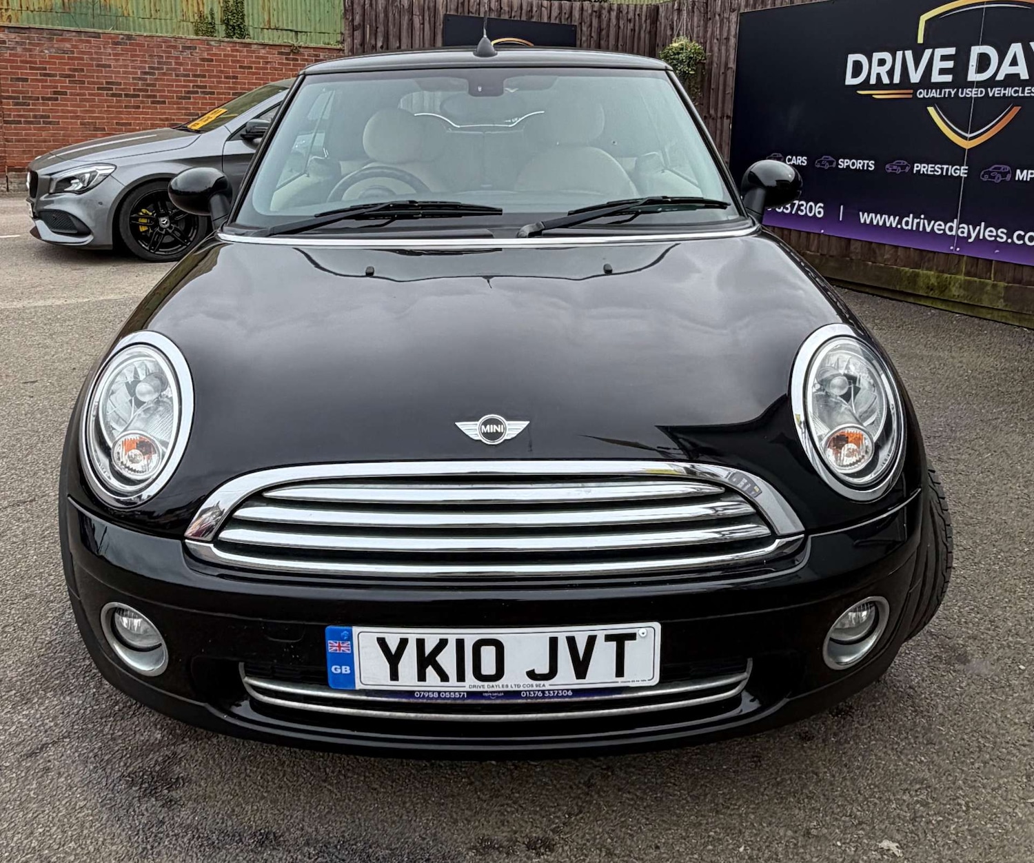 Used MINI Convertible 2010 for sale - 77998545: Photo 4