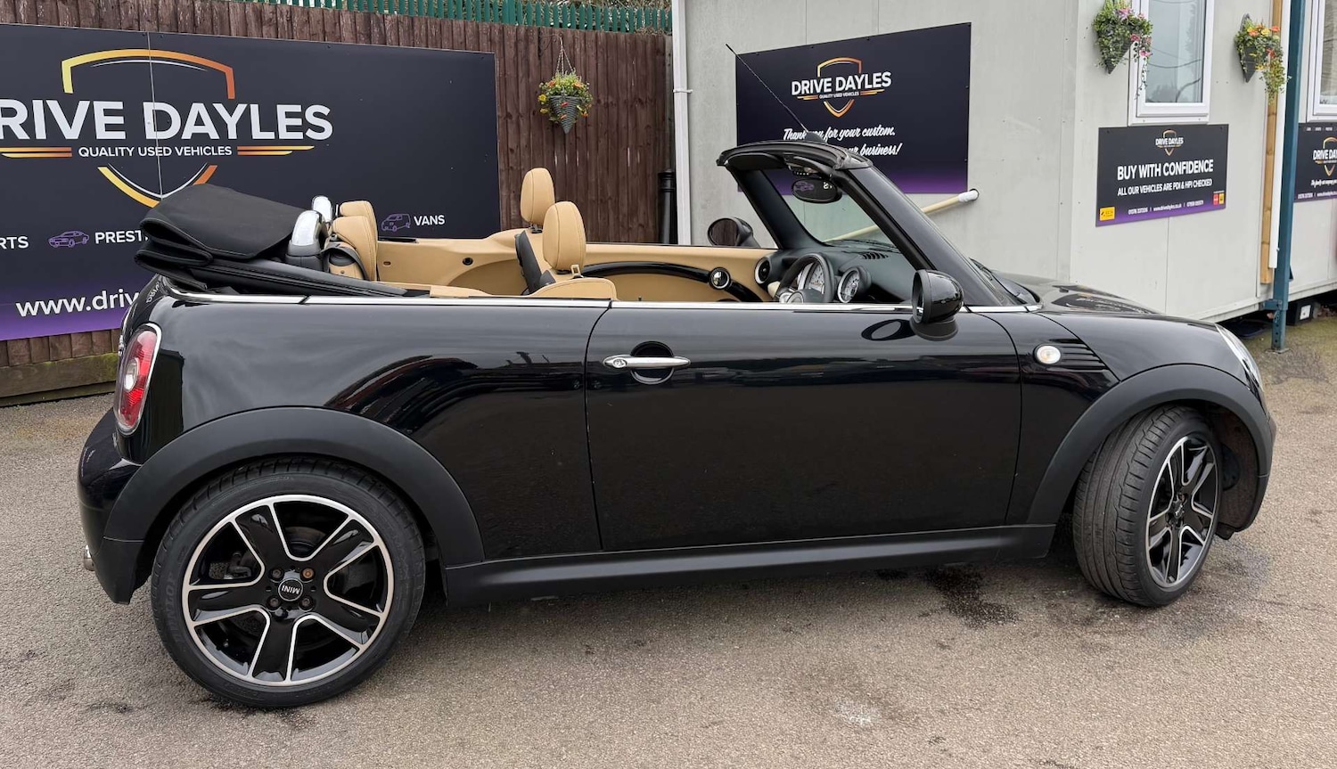 Used MINI Convertible 2010 for sale - 77998545: Photo 9