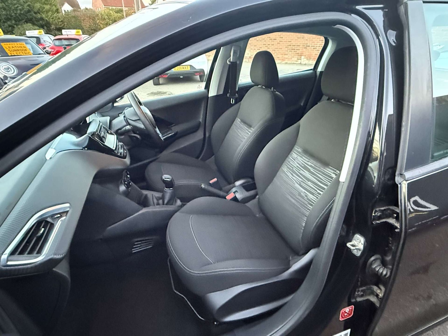 Used Peugeot 208 2016 for sale - 76520343: Photo 11