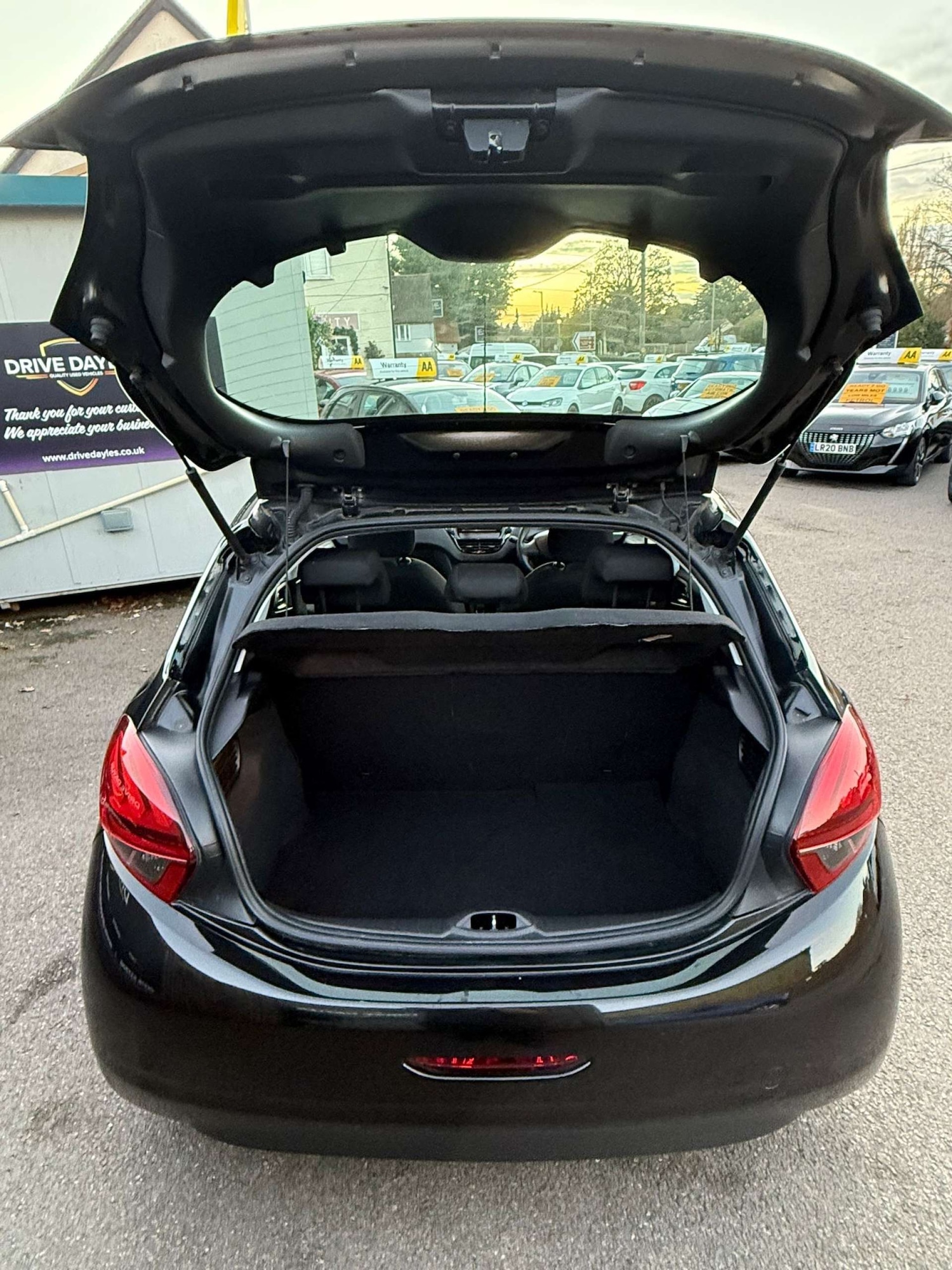 Used Peugeot 208 2016 for sale - 76520343: Photo 22