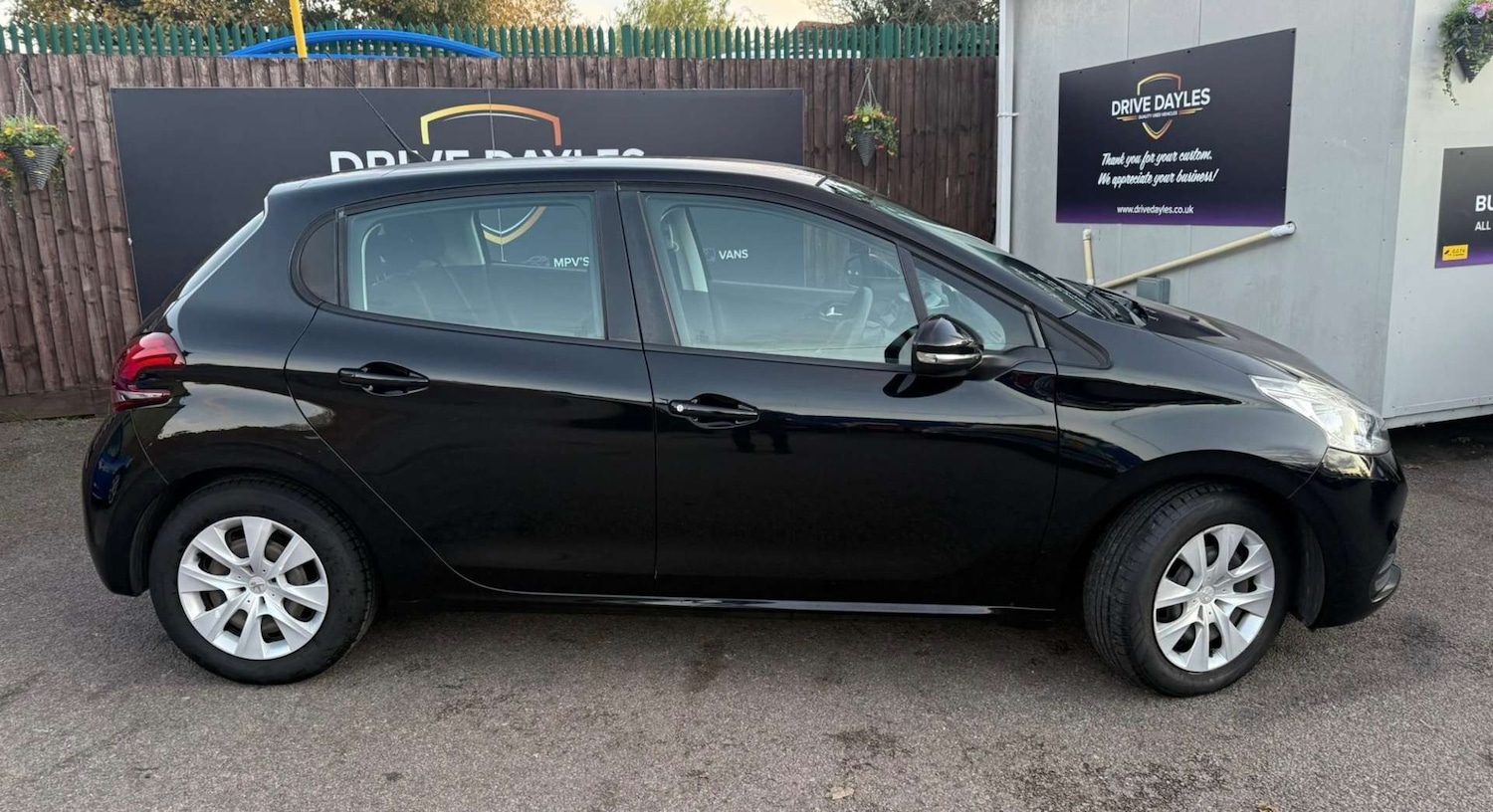 Used Peugeot 208 2016 for sale - 76520343: Photo 3