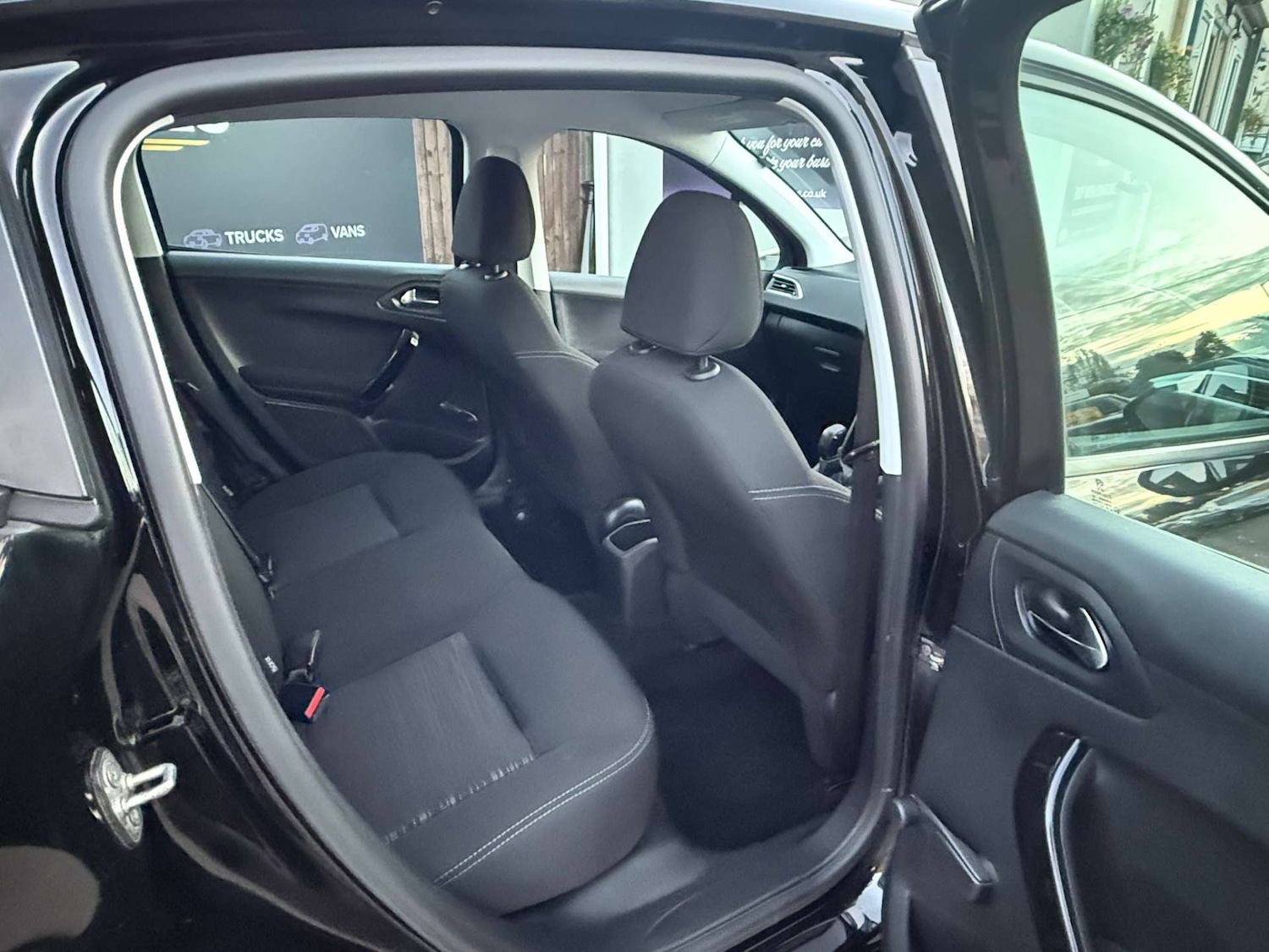 Used Peugeot 208 2016 for sale - 76520343: Photo 4