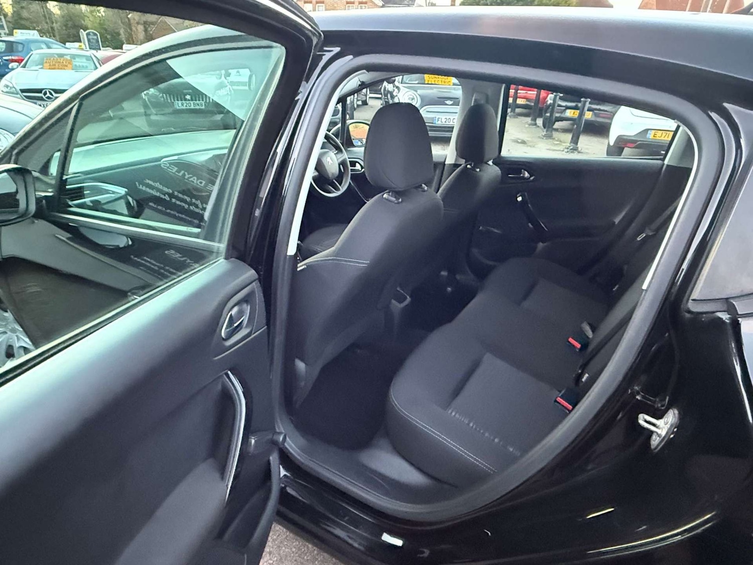 Used Peugeot 208 2016 for sale - 76520343: Photo 9