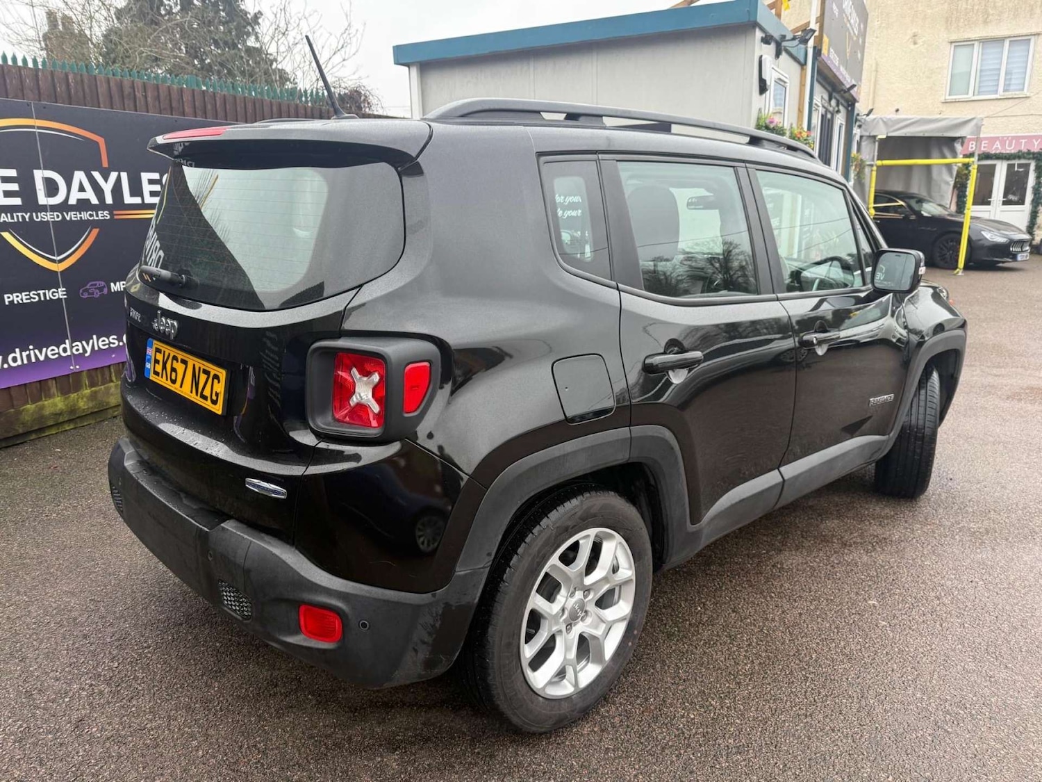 Used Jeep Renegade 2017 for sale - 77610600: Photo 6