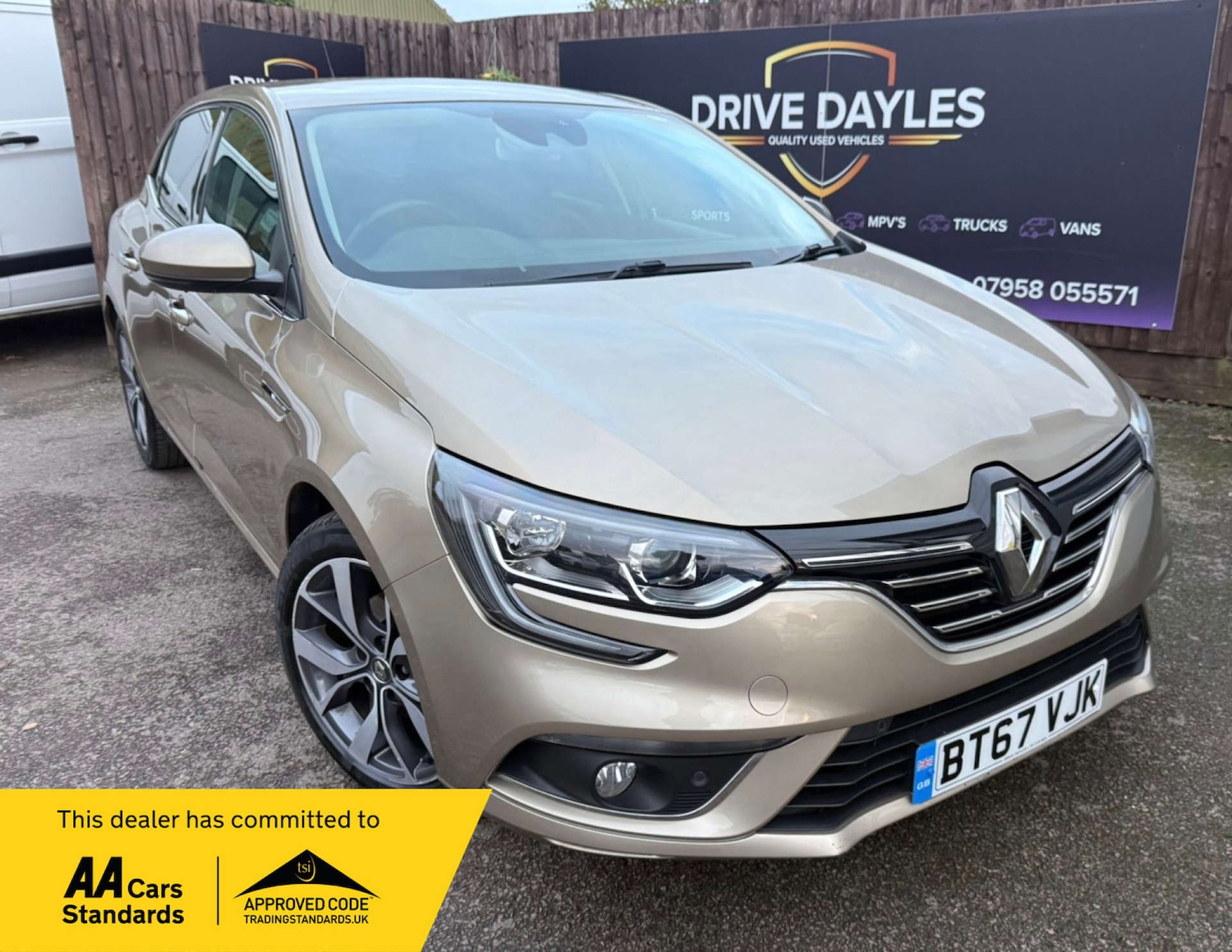 Used Renault Megane 2017 for sale - 76739837: Photo 1