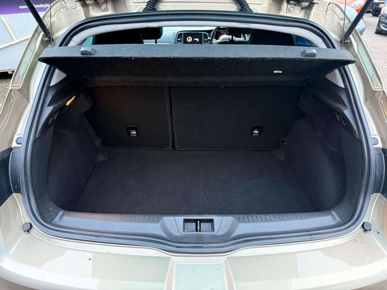 Used Renault Megane 2017 for sale - 76739837: Photo 17