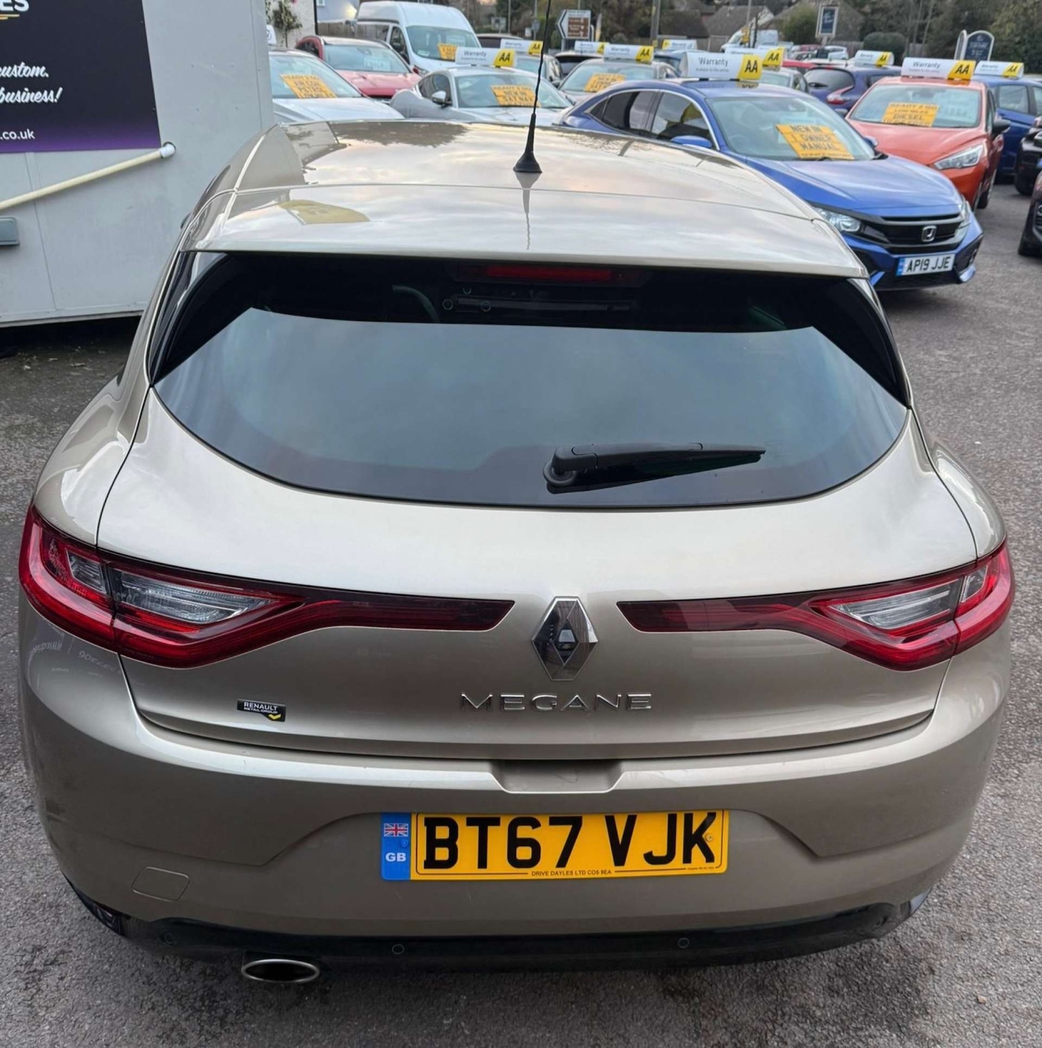 Used Renault Megane 2017 for sale - 76739837: Photo 2