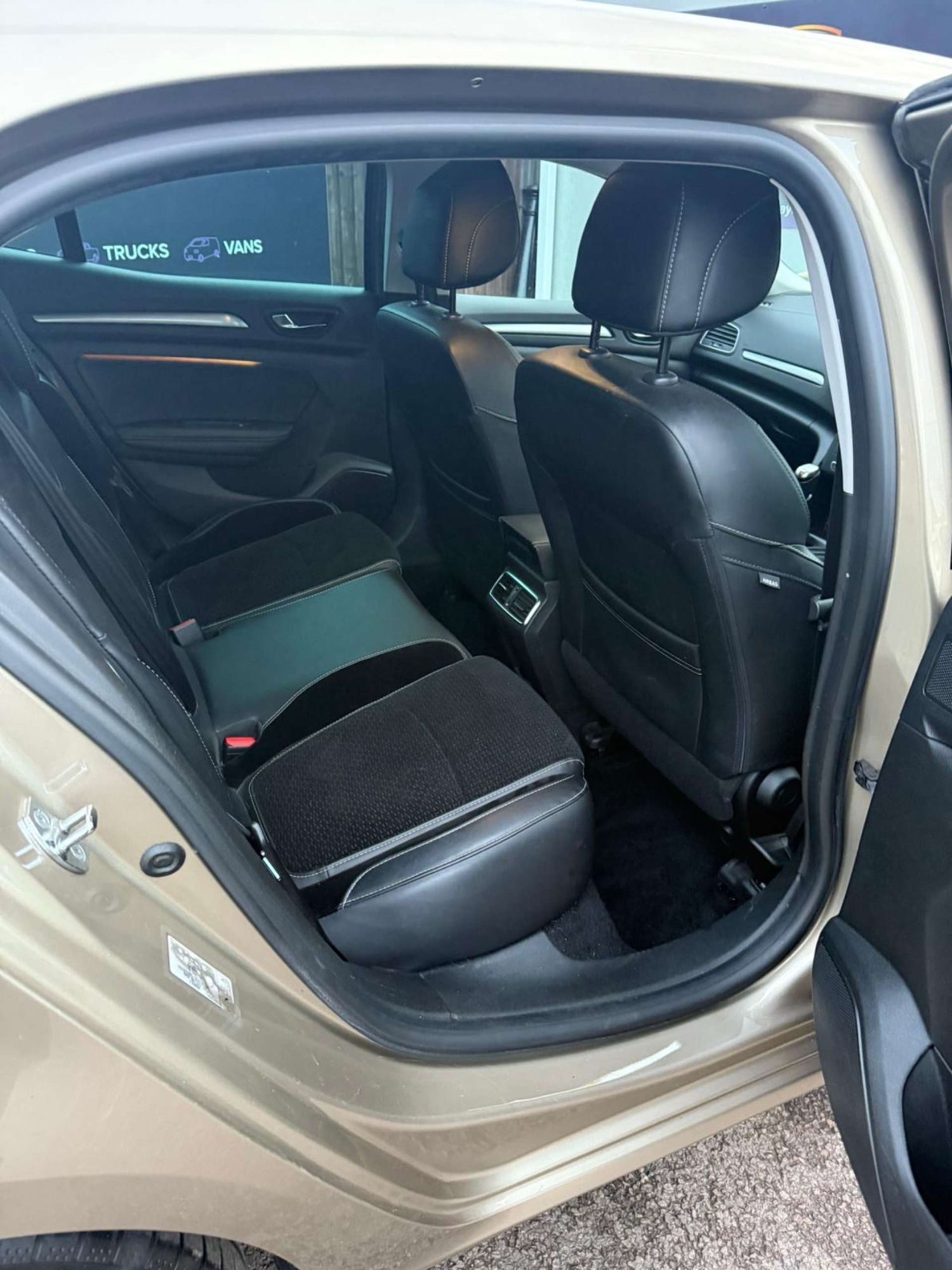 Used Renault Megane 2017 for sale - 76739837: Photo 8