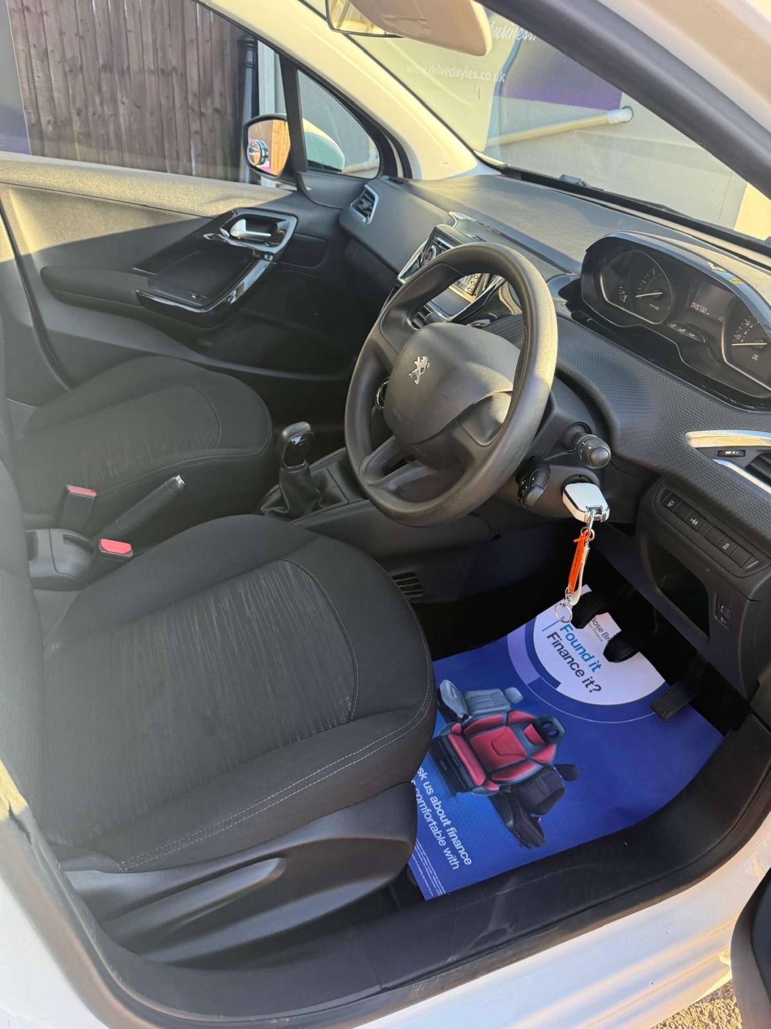 Used Peugeot 208 2015 for sale - 78213858: Photo 12