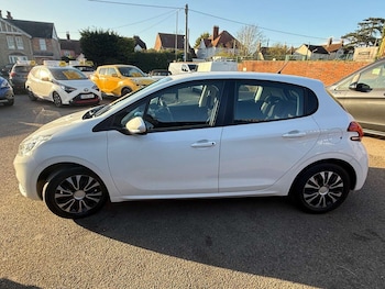 Used Peugeot 208 2015 for sale - 78213858: Photo