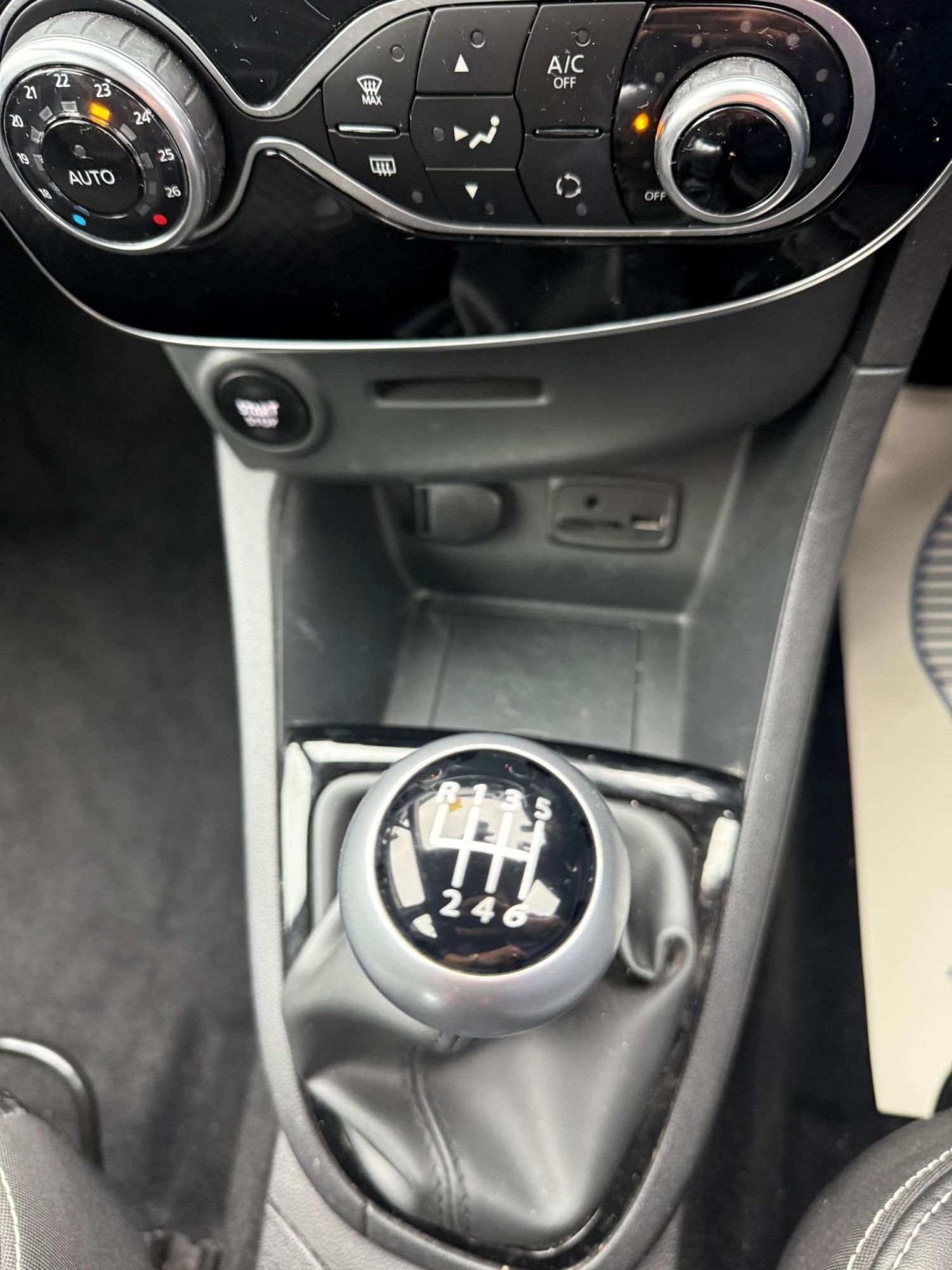 Used Renault Clio 2016 for sale - 76601388: Photo 14