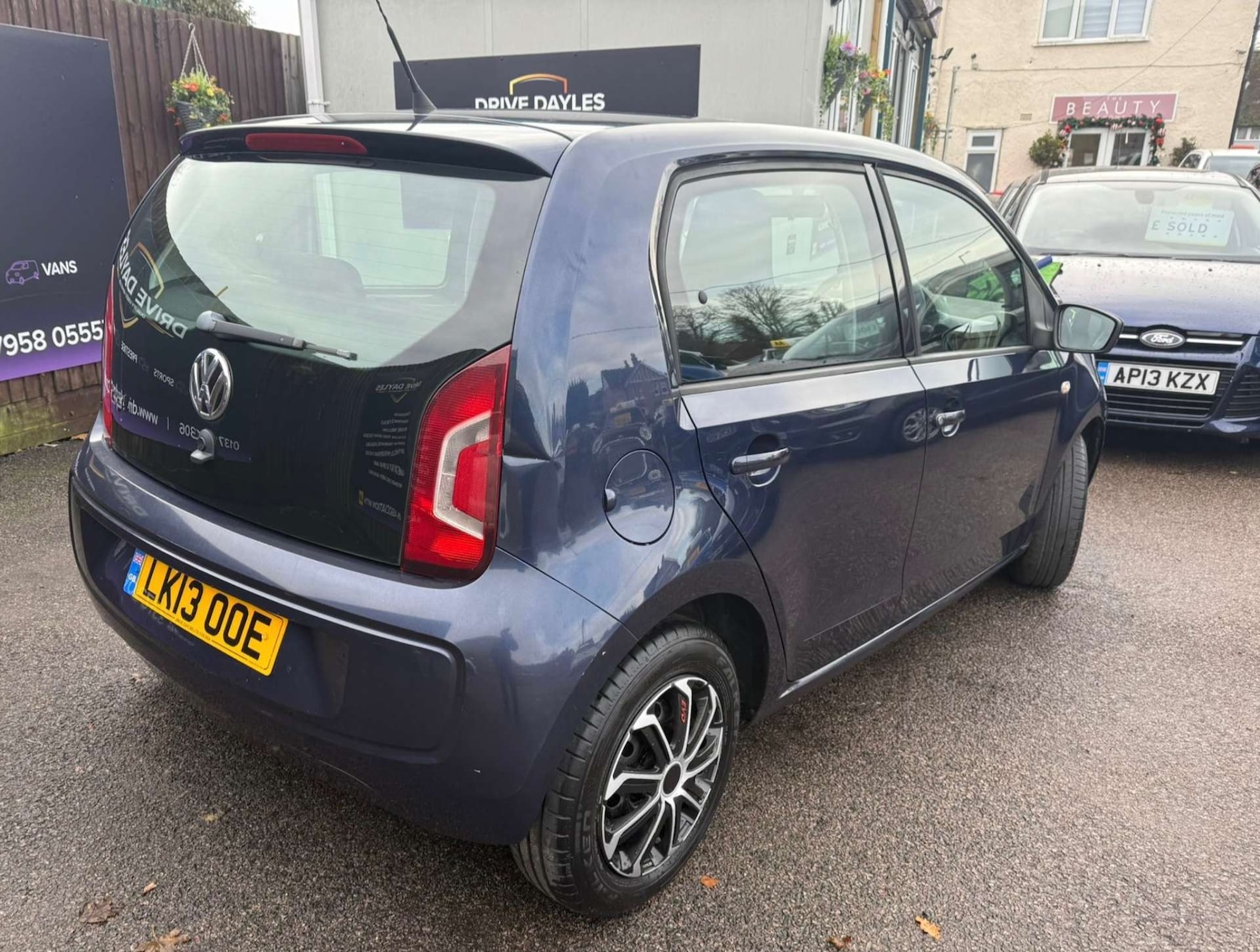 Used Volkswagen up! 2013 for sale - 76629634: Photo 2