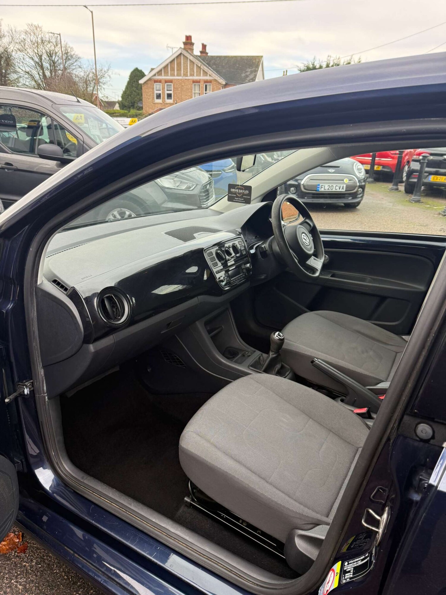 Used Volkswagen up! 2013 for sale - 76629634: Photo 3