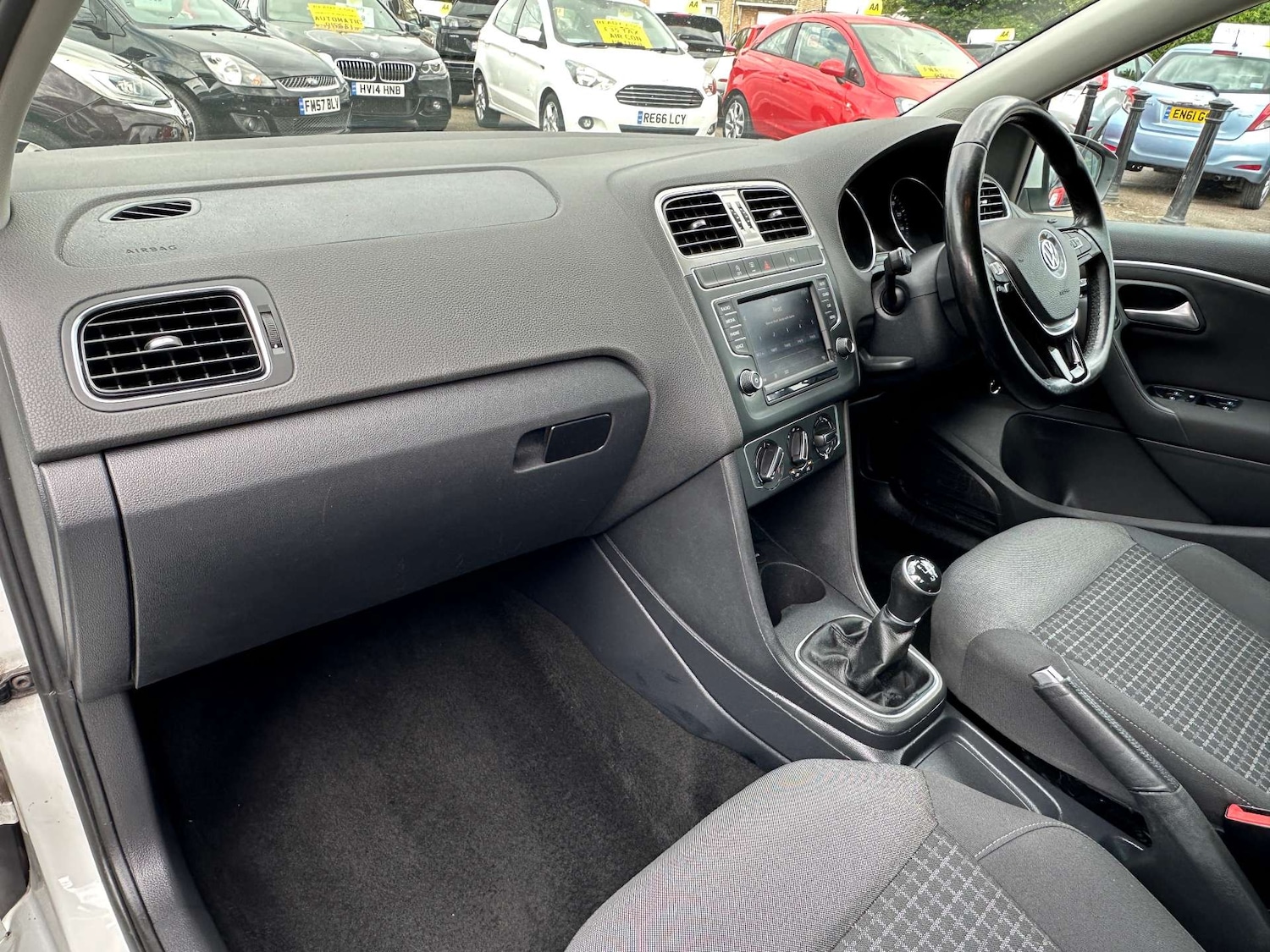 Used Volkswagen Polo 2017 for sale - 76601128: Photo 10