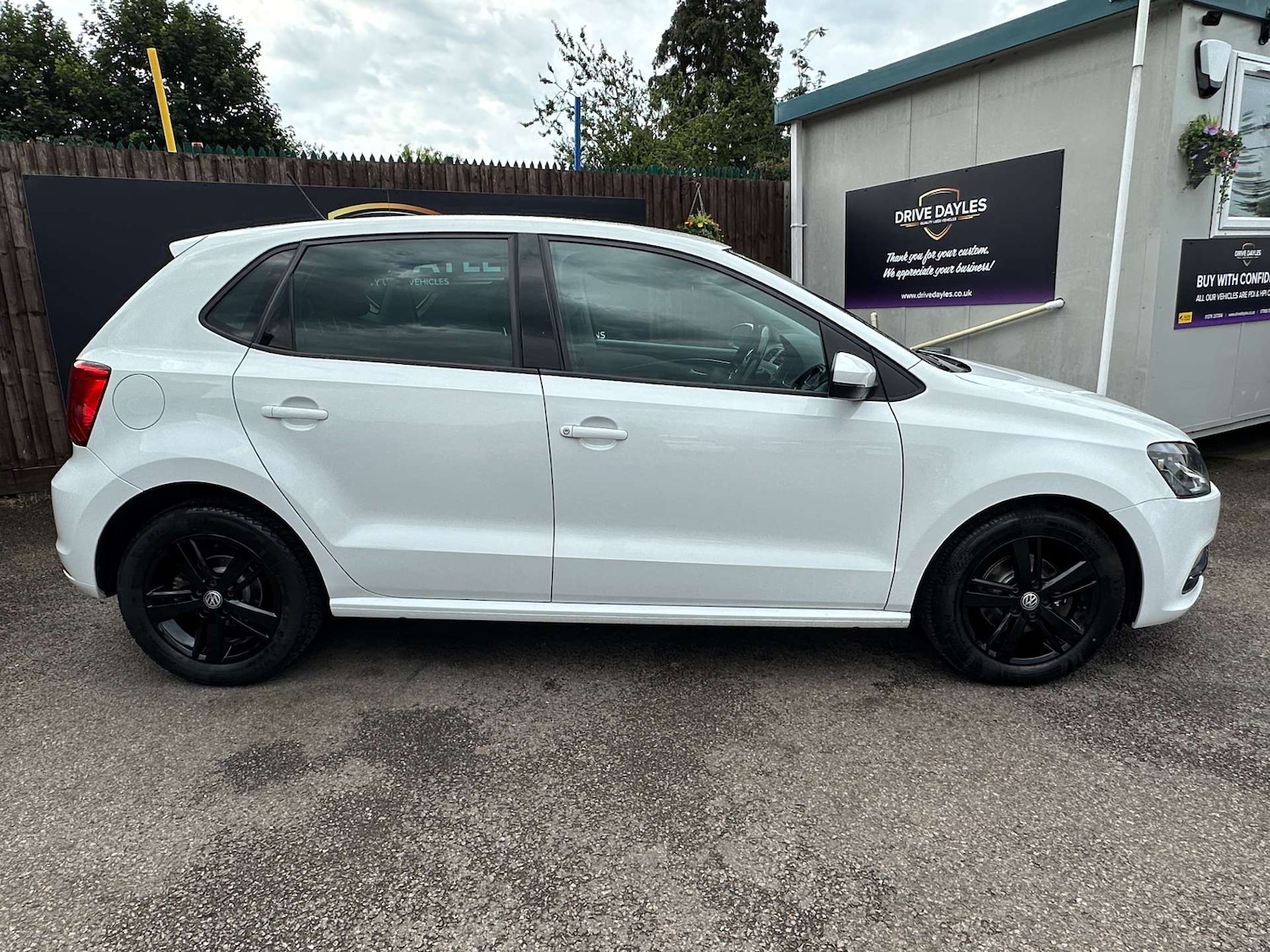 Used Volkswagen Polo 2017 for sale - 76601128: Photo 4