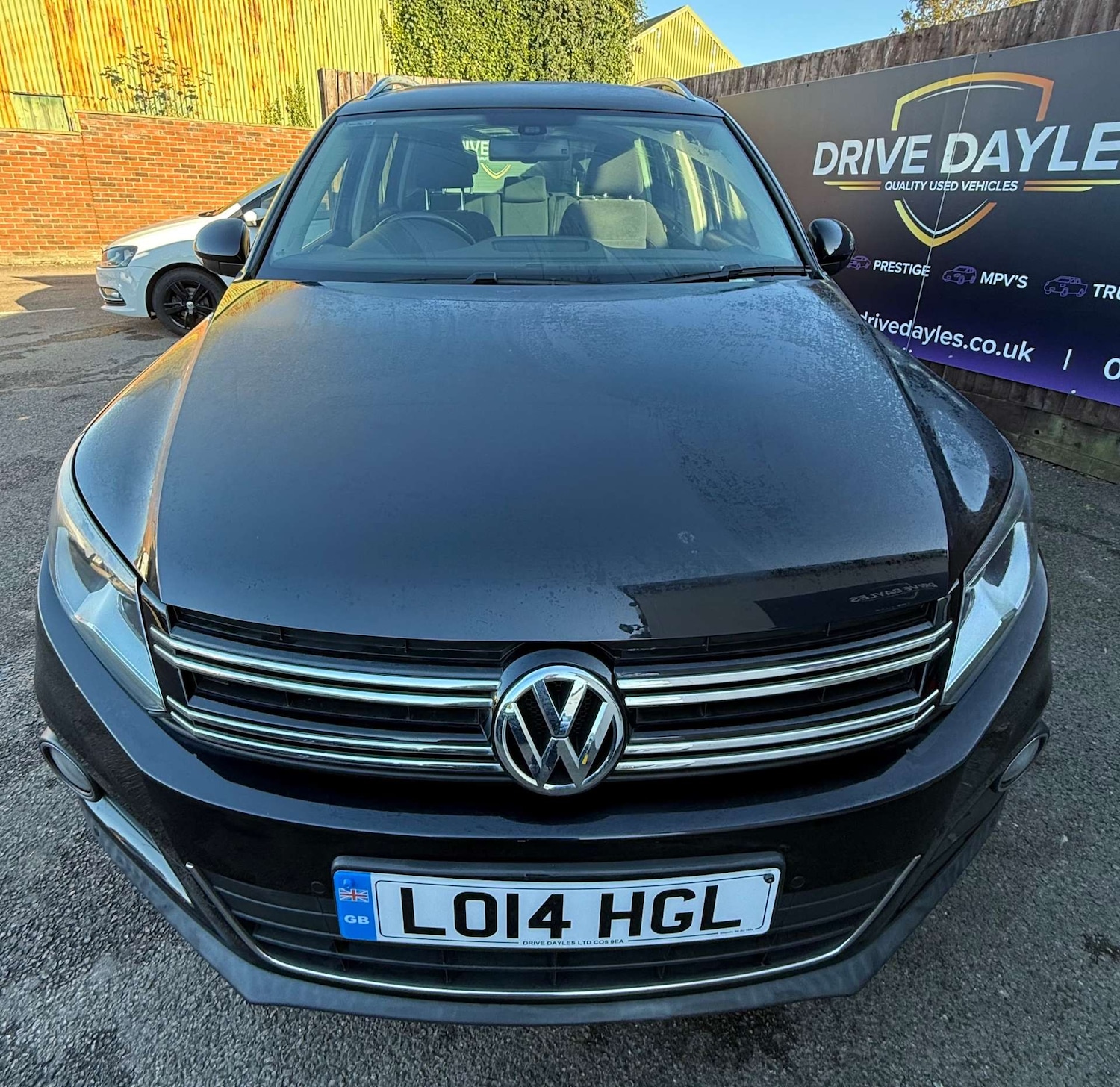 Used Volkswagen Tiguan 2014 for sale - 76651415: Photo 2