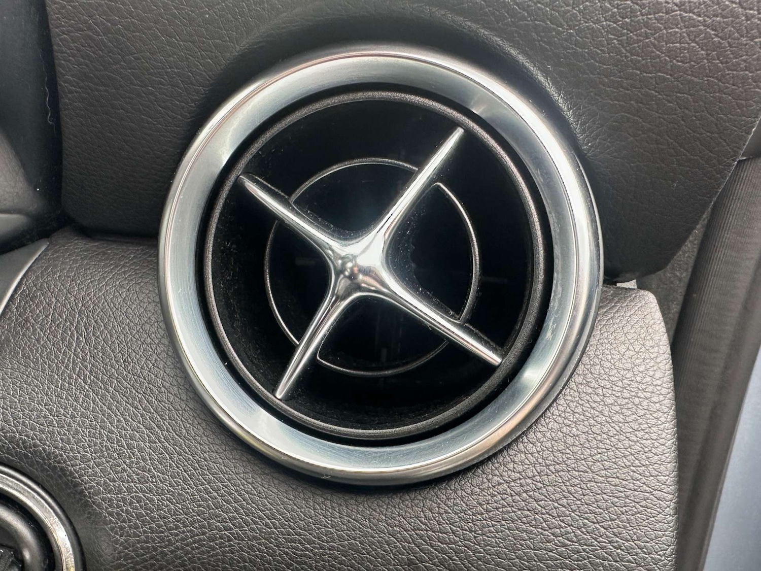 Used Mercedes-Benz SLK 2013 for sale - 76762569: Photo 47