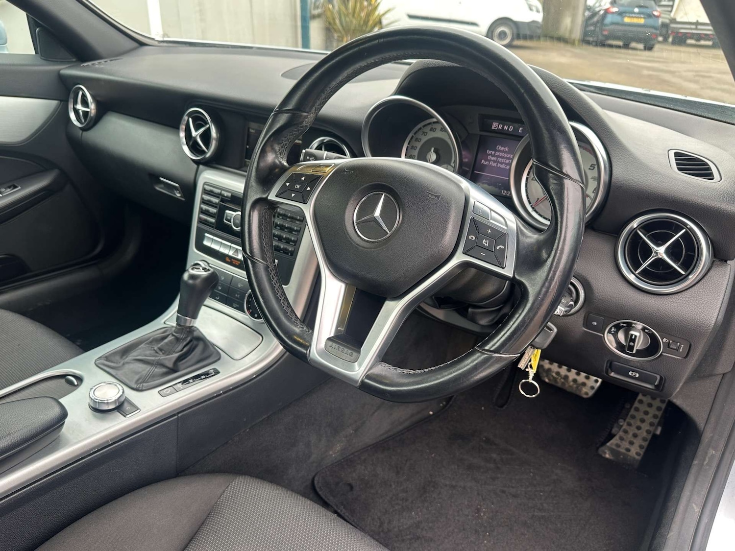 Used Mercedes-Benz SLK 2013 for sale - 76762569: Photo 7