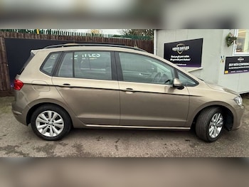 Used Volkswagen Golf SV 2017 for sale - 76923083: Photo