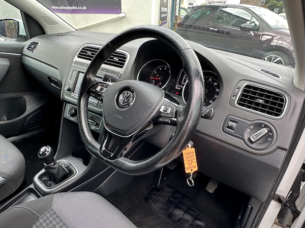 Used Volkswagen Polo 2017 for sale - 76278128: Photo 6