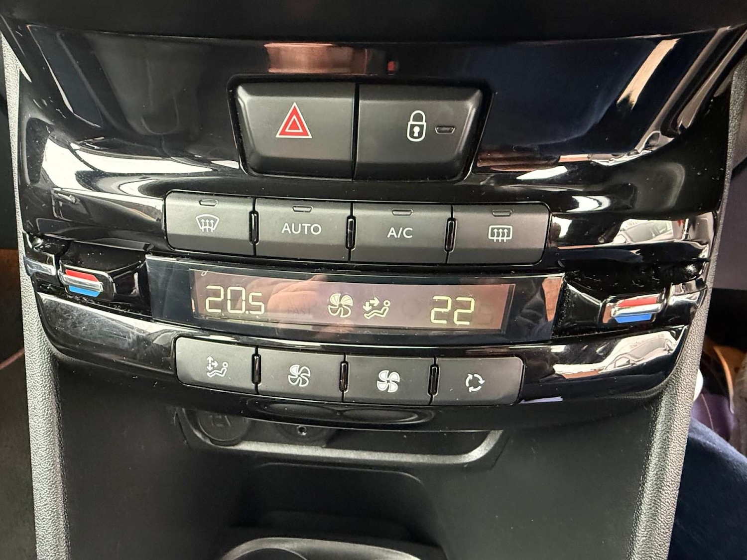 Used Peugeot 2008 2017 for sale - 77845652: Photo 23