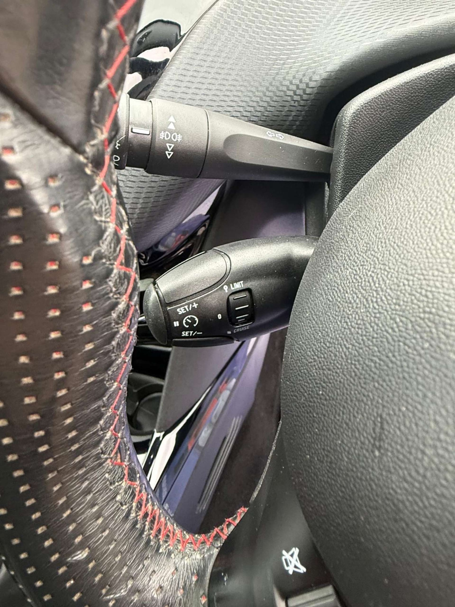 Used Peugeot 2008 2017 for sale - 77845652: Photo 27