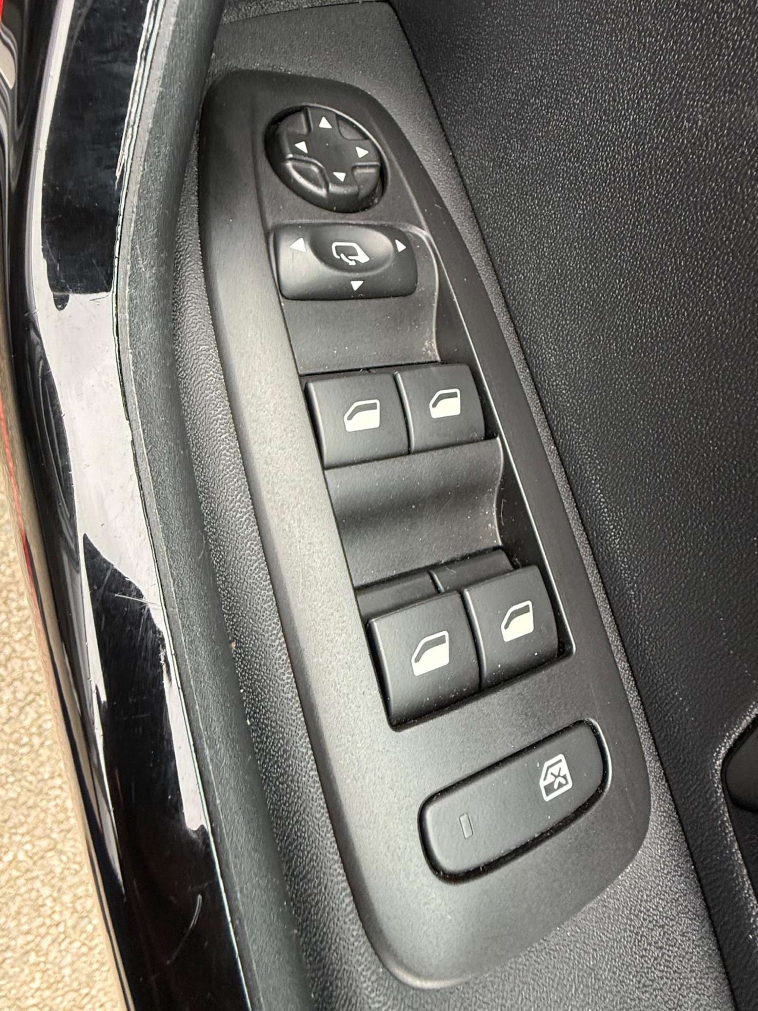 Used Peugeot 2008 2017 for sale - 77845652: Photo 28