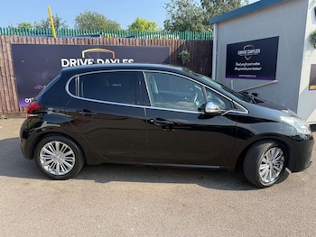 Used Peugeot 208 2017 for sale - 79254615: Photo