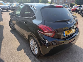 Used Peugeot 208 2017 for sale - 79254615: Photo