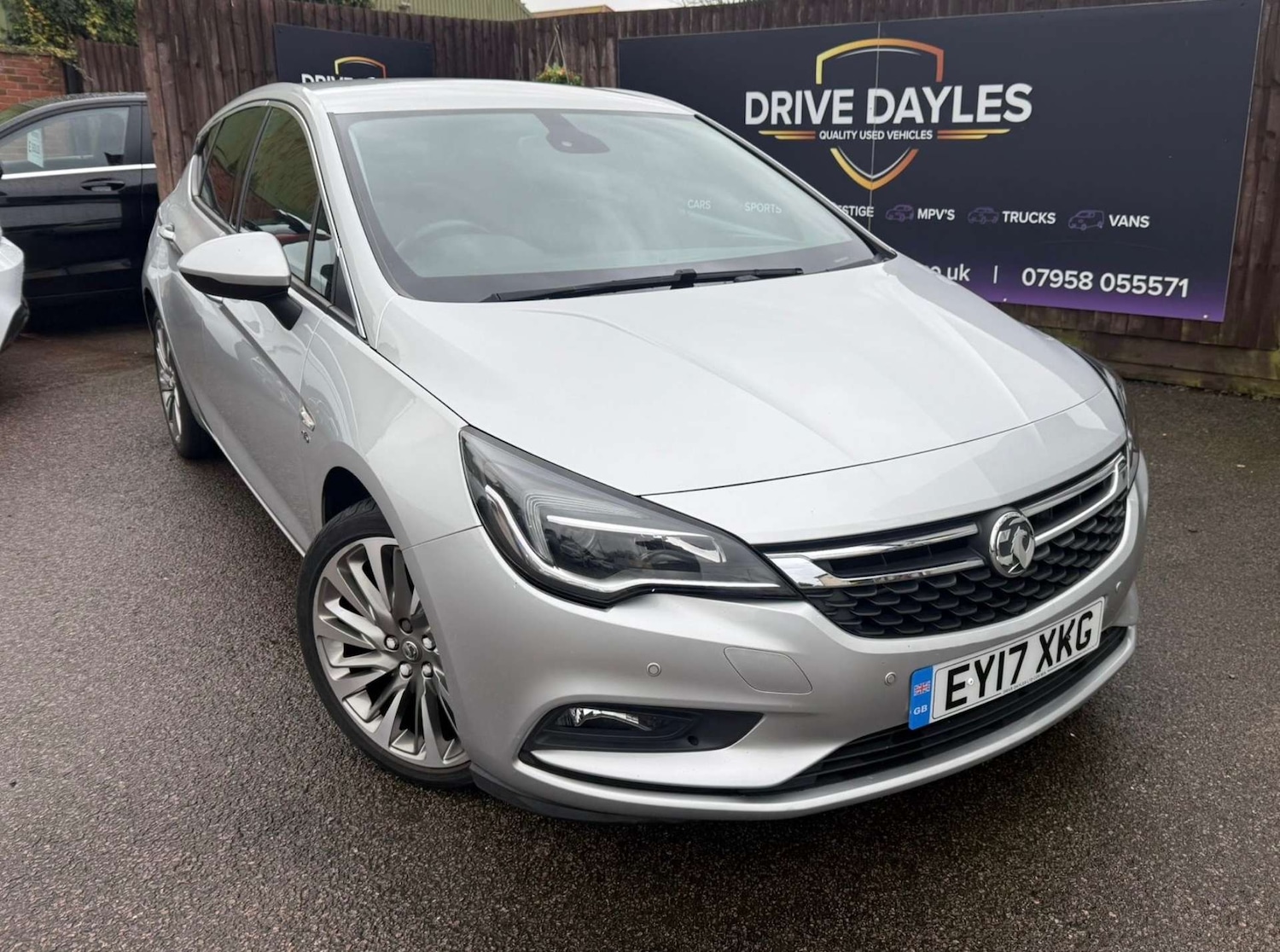 Used Vauxhall Astra 2017 for sale - 77314236: Photo 3