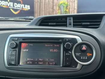 Used Toyota Yaris 2012 for sale - 74833037: Photo