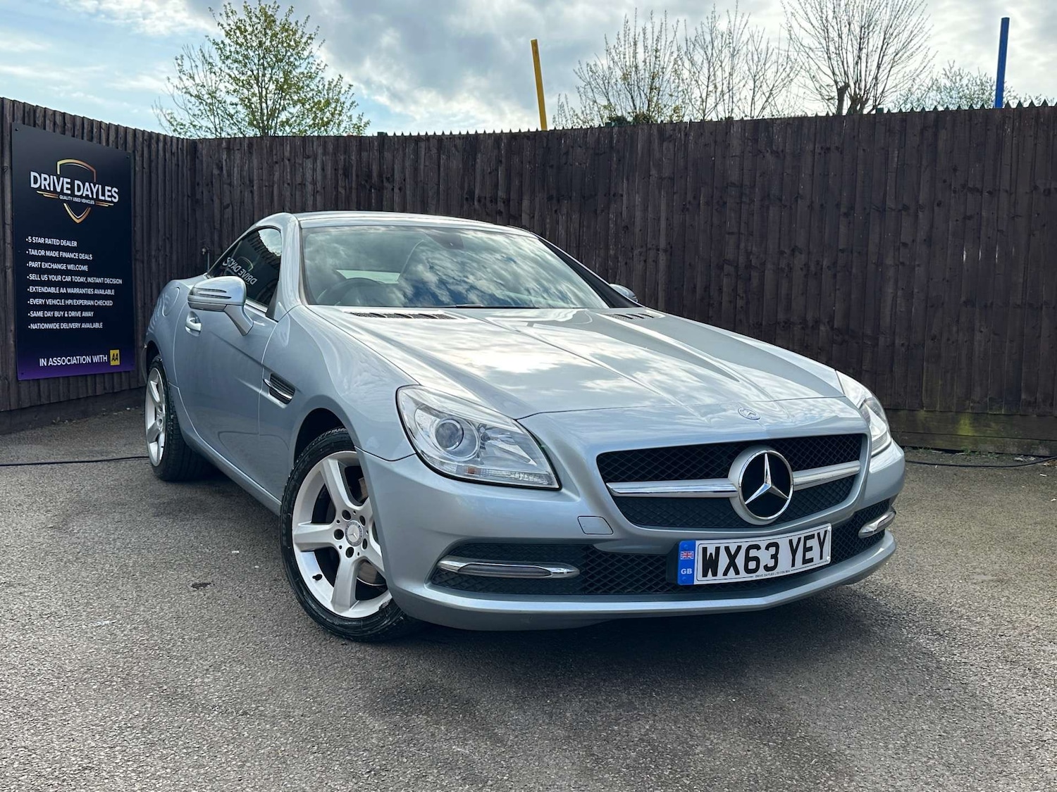 Used Mercedes-Benz SLK 2013 for sale - 76601000: Photo 2