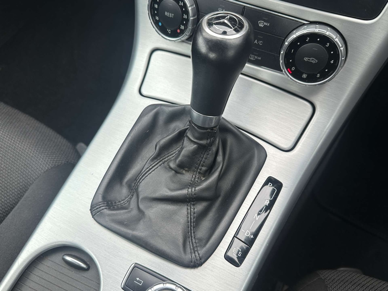 Used Mercedes-Benz SLK 2013 for sale - 76601000: Photo 38