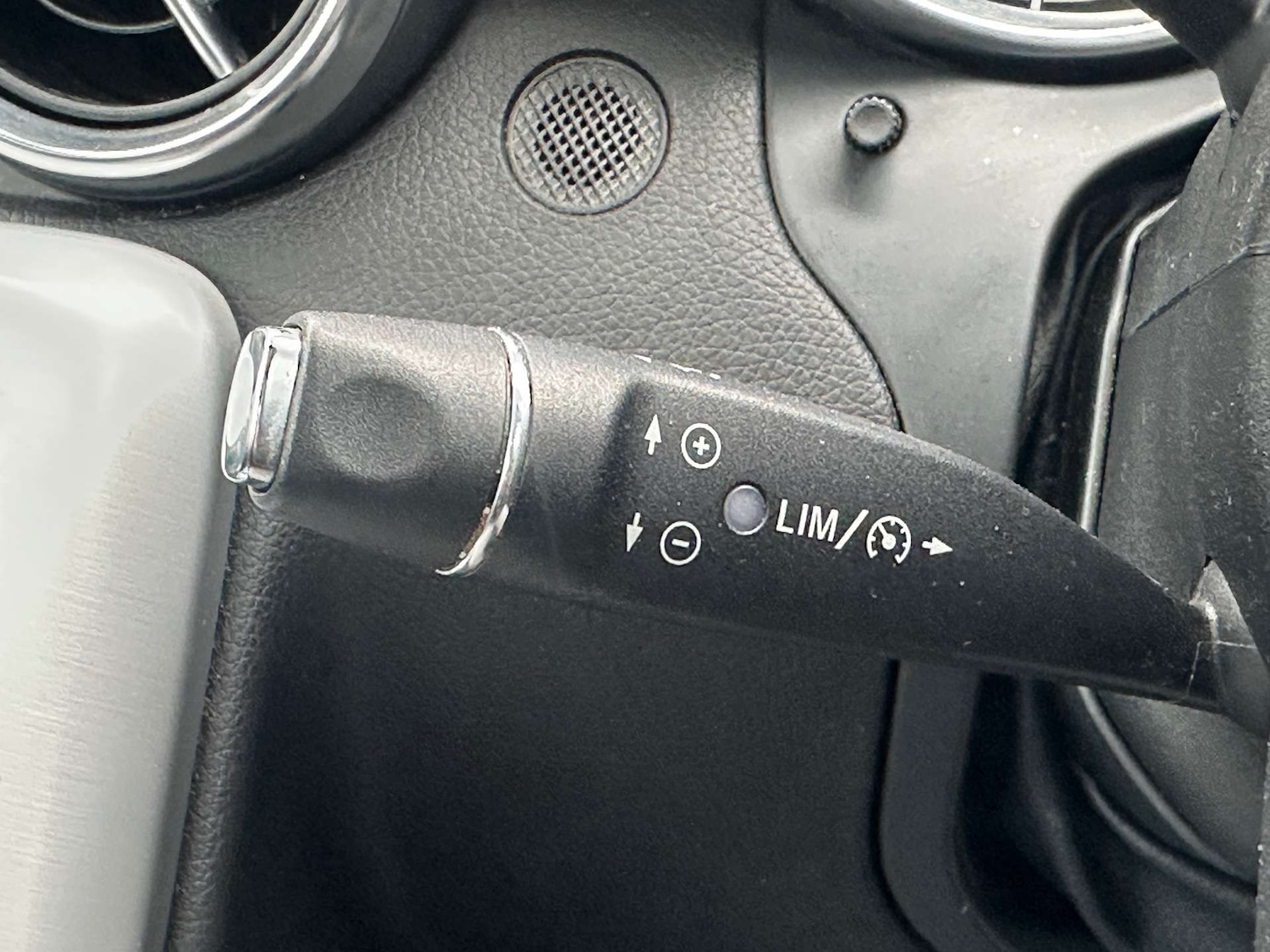 Used Mercedes-Benz SLK 2013 for sale - 76601000: Photo 40