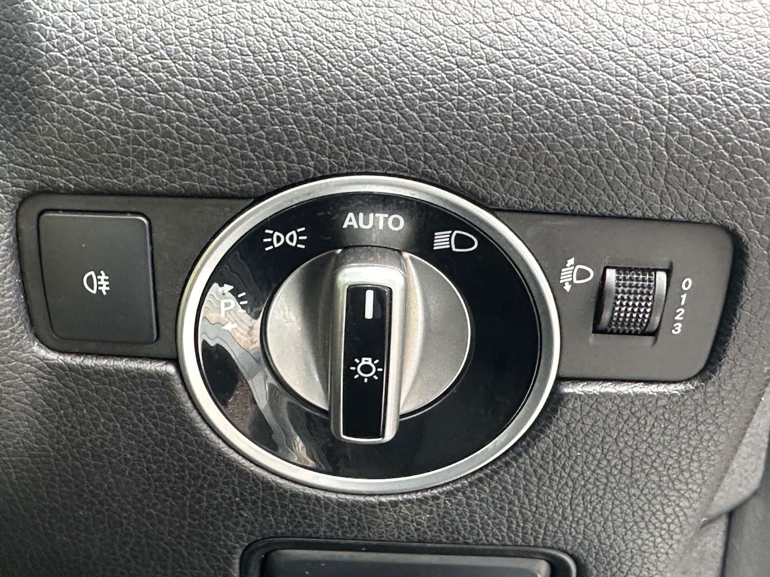 Used Mercedes-Benz SLK 2013 for sale - 76601000: Photo 41