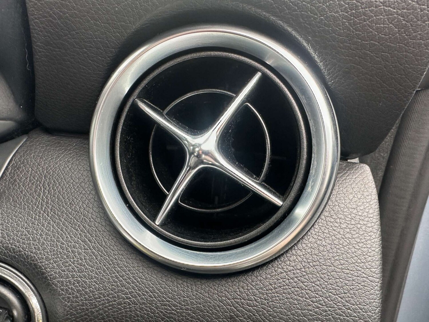 Used Mercedes-Benz SLK 2013 for sale - 76601000: Photo 47