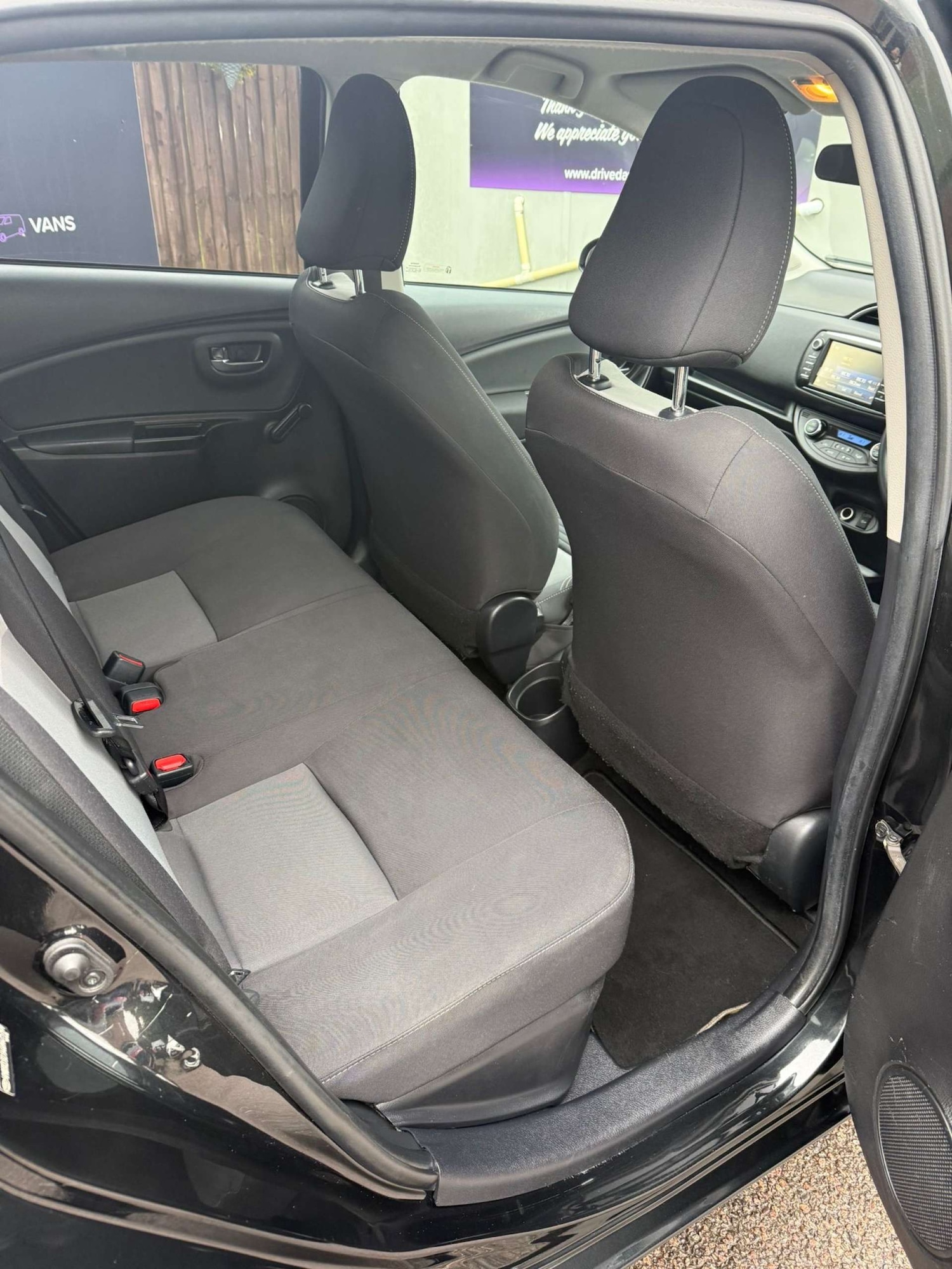 Used Toyota Yaris 2018 for sale - 77364271: Photo 10